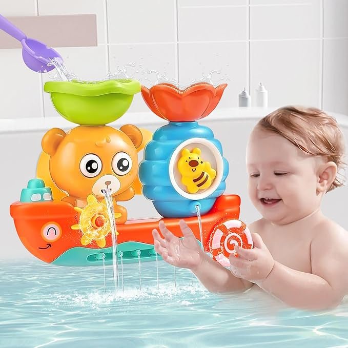 Chute d’eau dans le bain ours avec bebe content