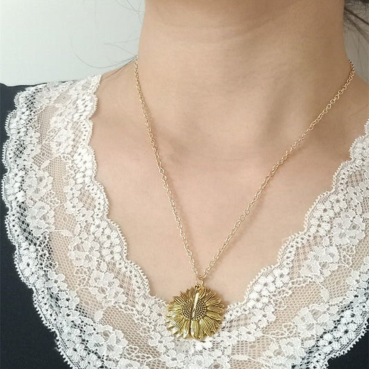 collier-Le Sunshine Tournesol -or-exemple-au-cou