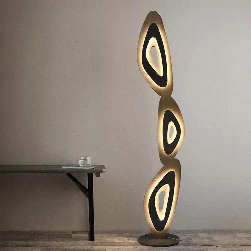 lamp assortie avec table brune niveau bas