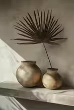Peinture feuille dans pot et un pot vide