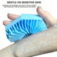 brosse nettoyage bleue exfoliant massage sur bras savonneuse