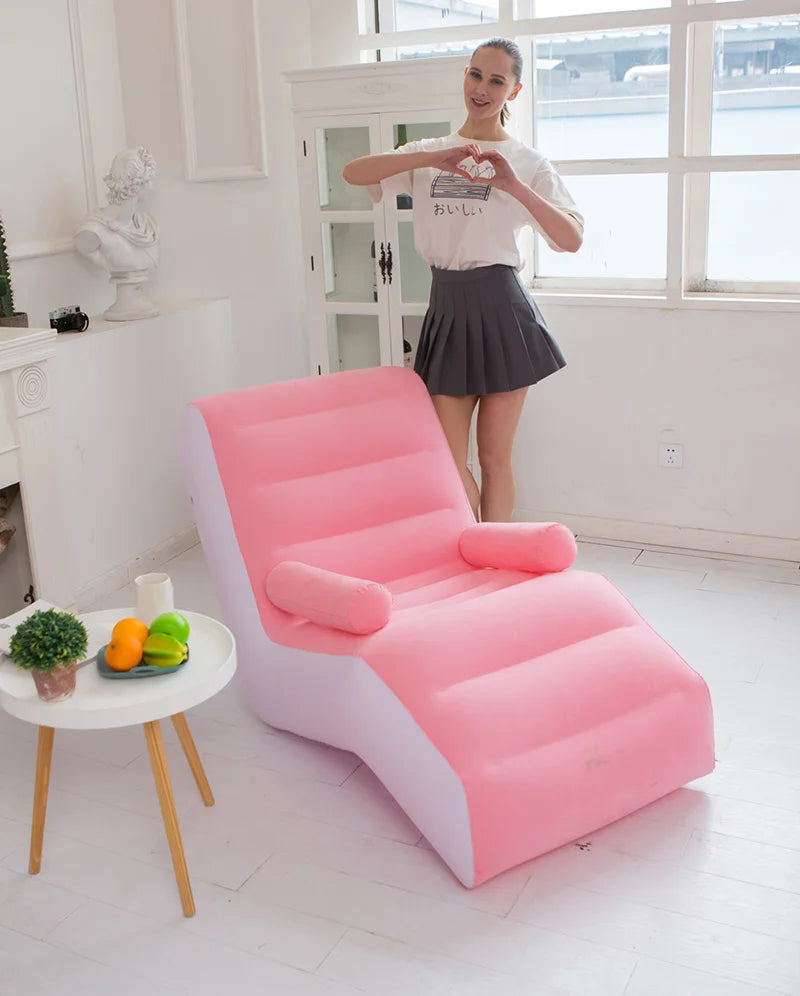chaise gonflable femme aime sa chaise