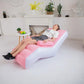 chaise gonflable femme en repos