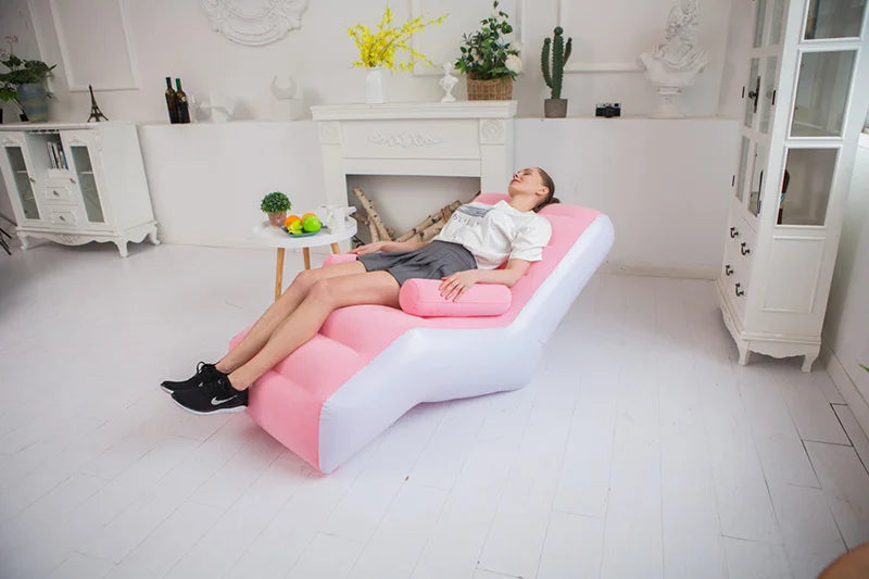 chaise gonflable femme en repos