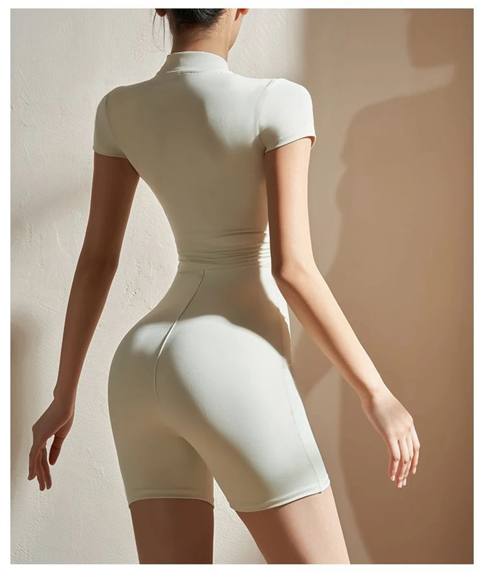 combinaison-de-yoga-a-manches-courtes-blanche-translucide-dos