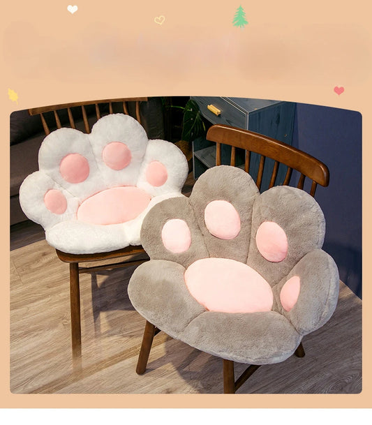 coussin patte de chat sur chaises
