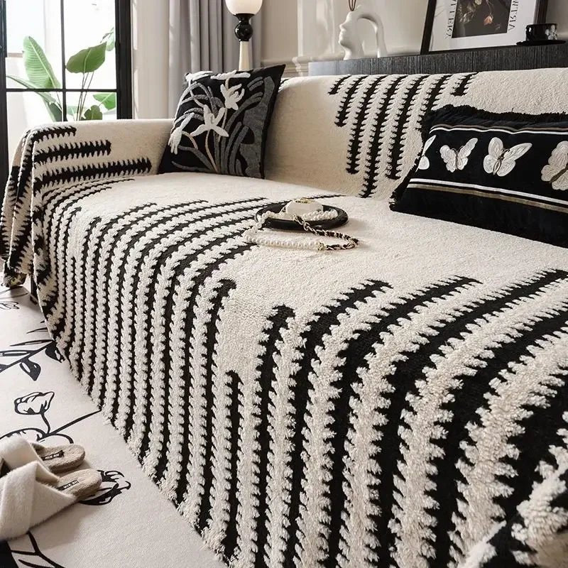 couvertures de sofa blanc dans un salon