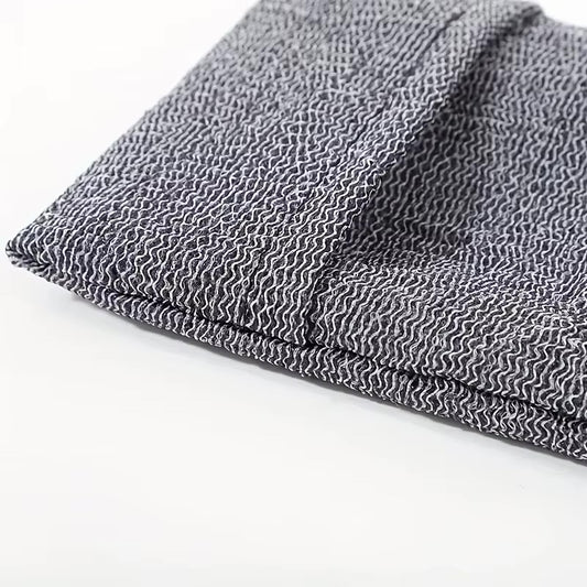 exfoliant en pochette gris  proche 