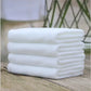 lot de serviettes de toilette blanches plie