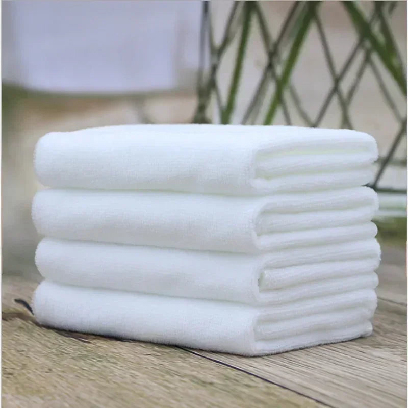 lot de serviettes de toilette blanches plie
