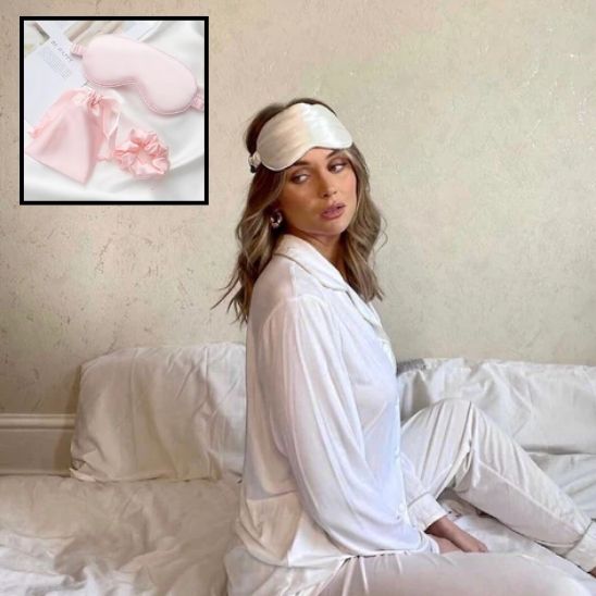 masque de sommeil blanc femme assise kit rose