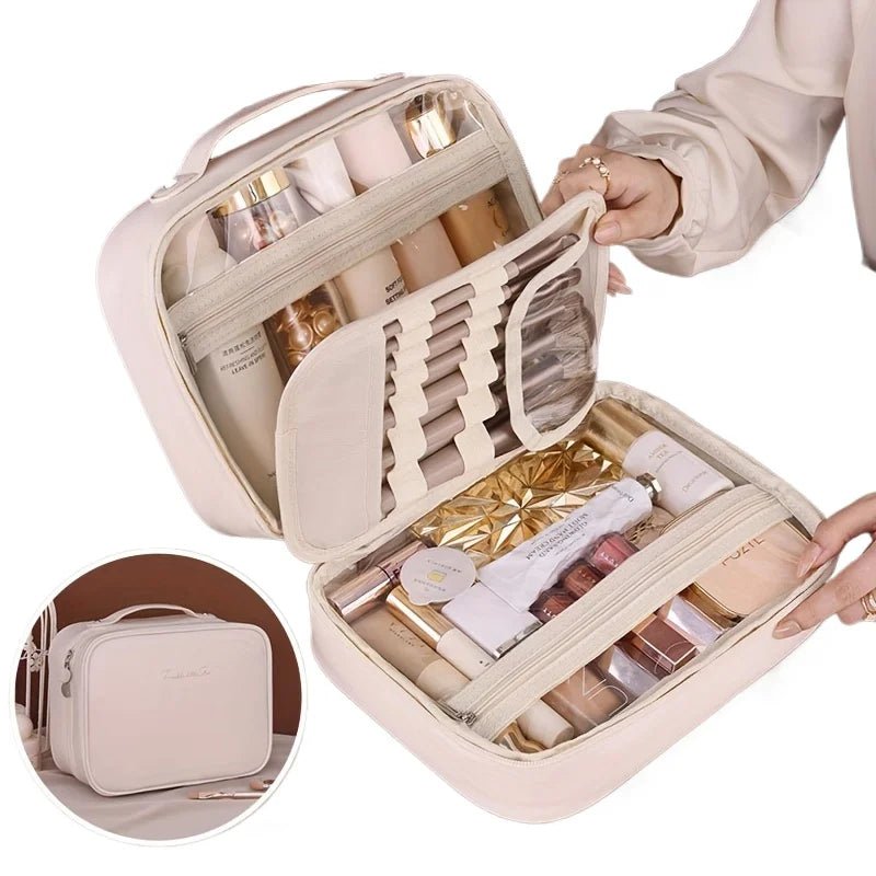 Pochette de voyage spacieuse beige fond blanc