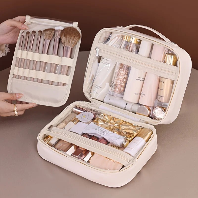 pochette-de-voyage-spacieuse-beige-ouvert-completement