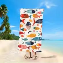 serviette de poissons tenue a la plage palmier a gauche