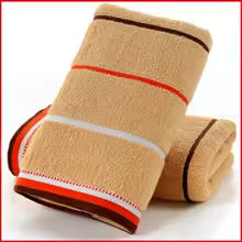 serviette de visage seulement orange pliee