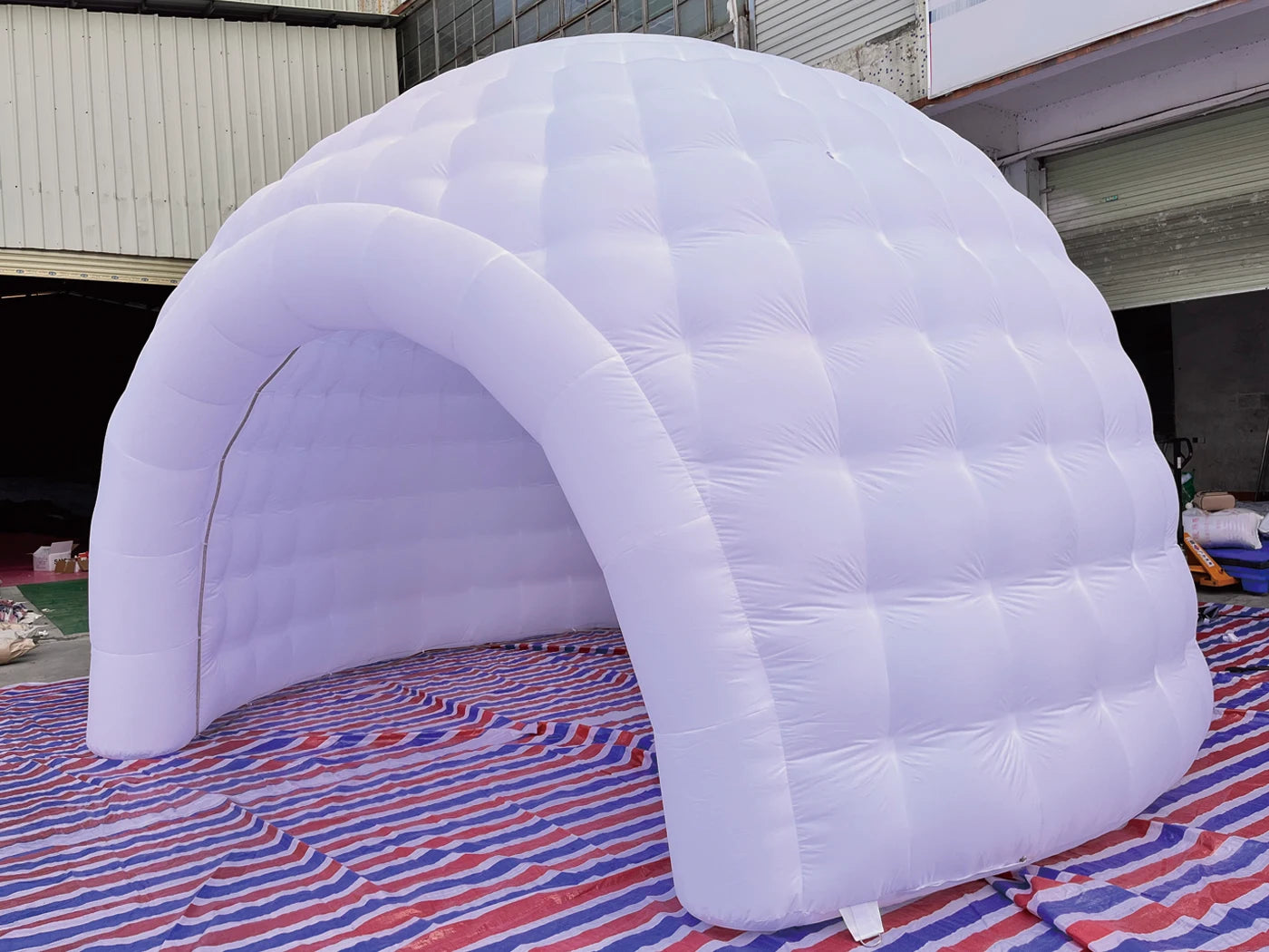 tente ouverte a l exterieur